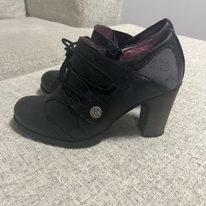 Beautiful Black Leather Atrai Shoe Heel